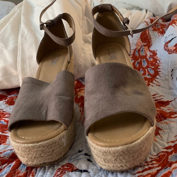 Suede wedge sandals - Picture 2 of 5